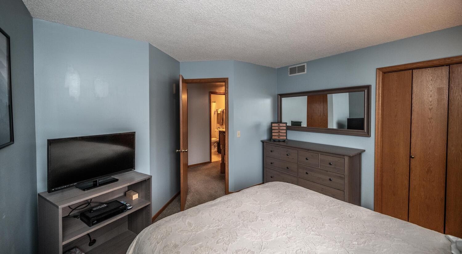 17379 Hayes Avenue, Lakeville, MN, 55044