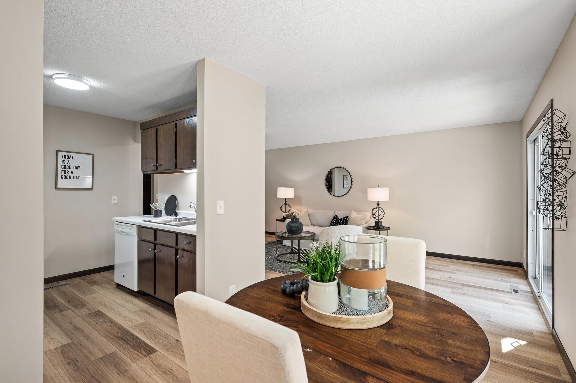 1940 Dupont Avenue S, Minneapolis, MN, 55403