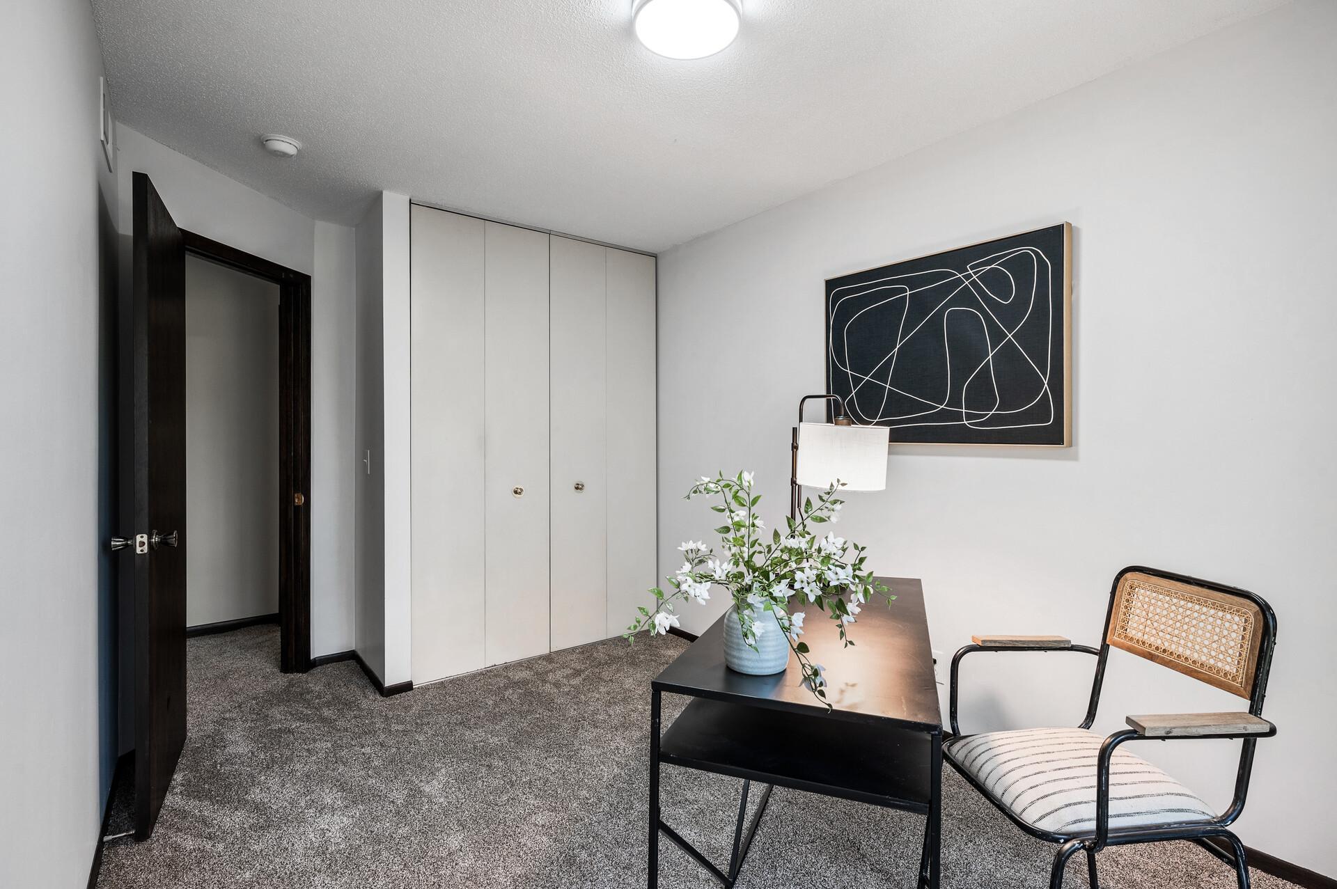 1940 Dupont Avenue S, Minneapolis, MN, 55403