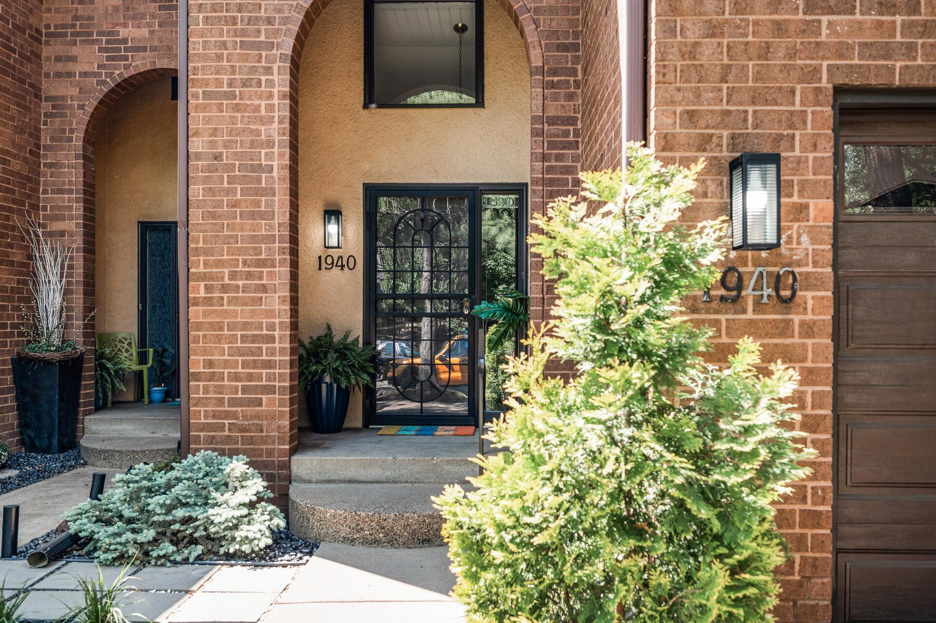 1940 Dupont Avenue S, Minneapolis, MN, 55403