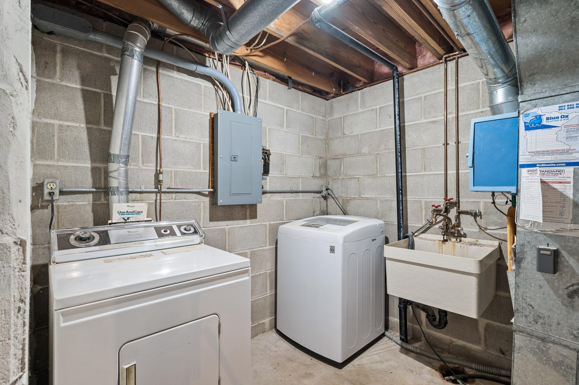 1940 Dupont Avenue S, Minneapolis, MN, 55403