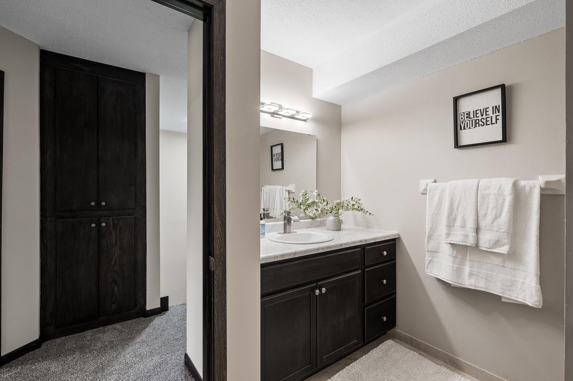 1940 Dupont Avenue S, Minneapolis, MN, 55403