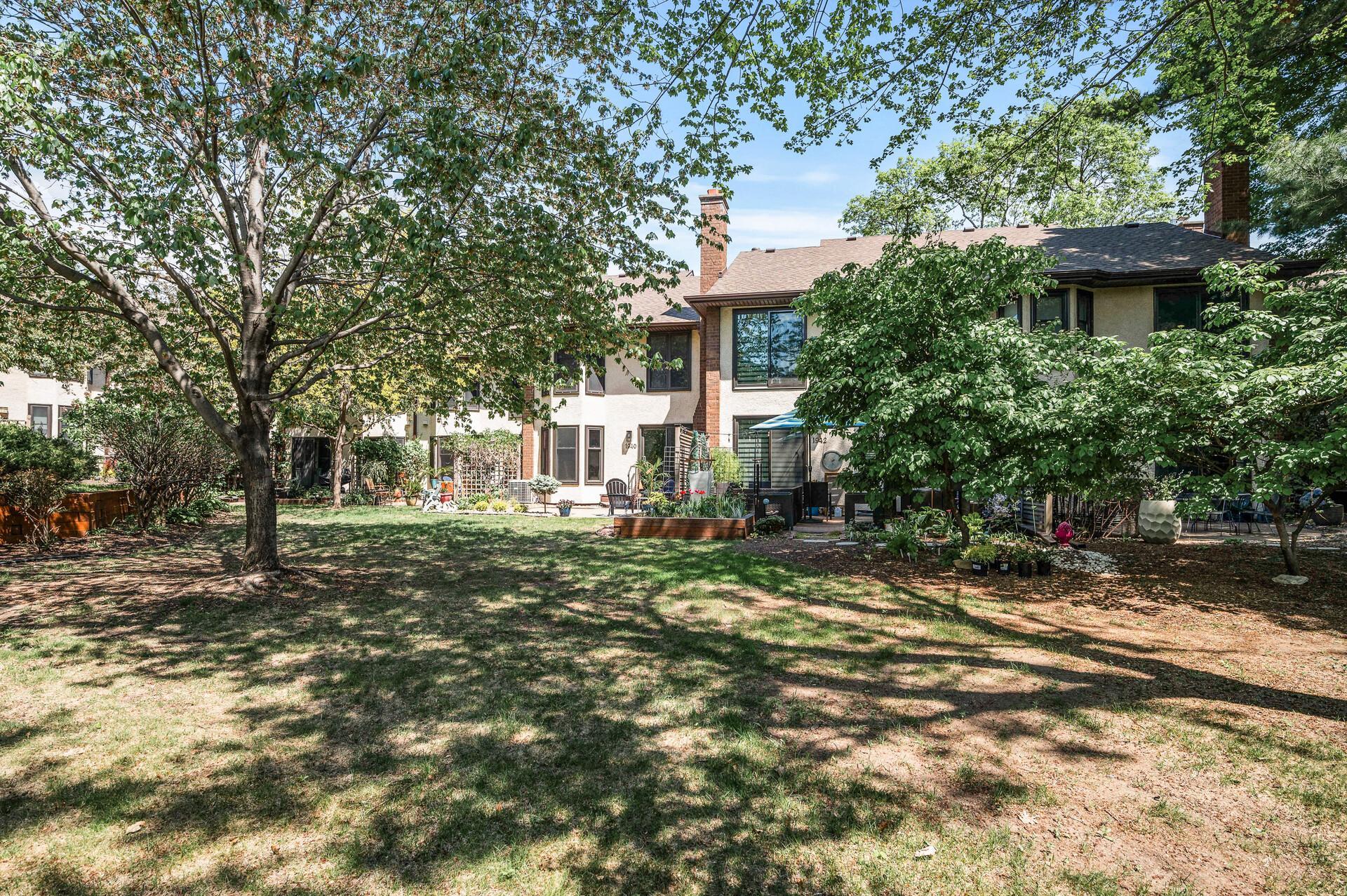 1940 Dupont Avenue S, Minneapolis, MN, 55403