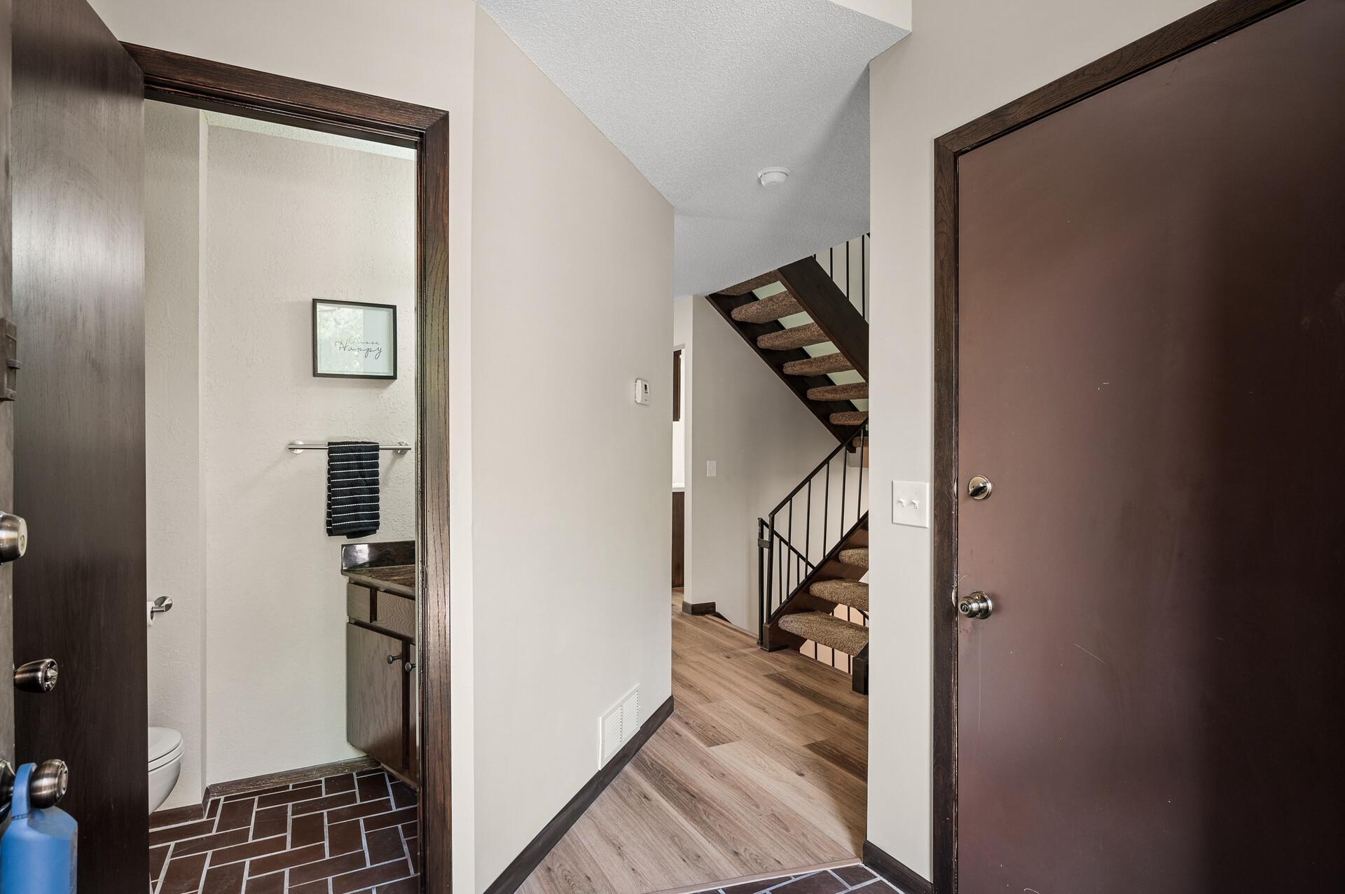 1940 Dupont Avenue S, Minneapolis, MN, 55403