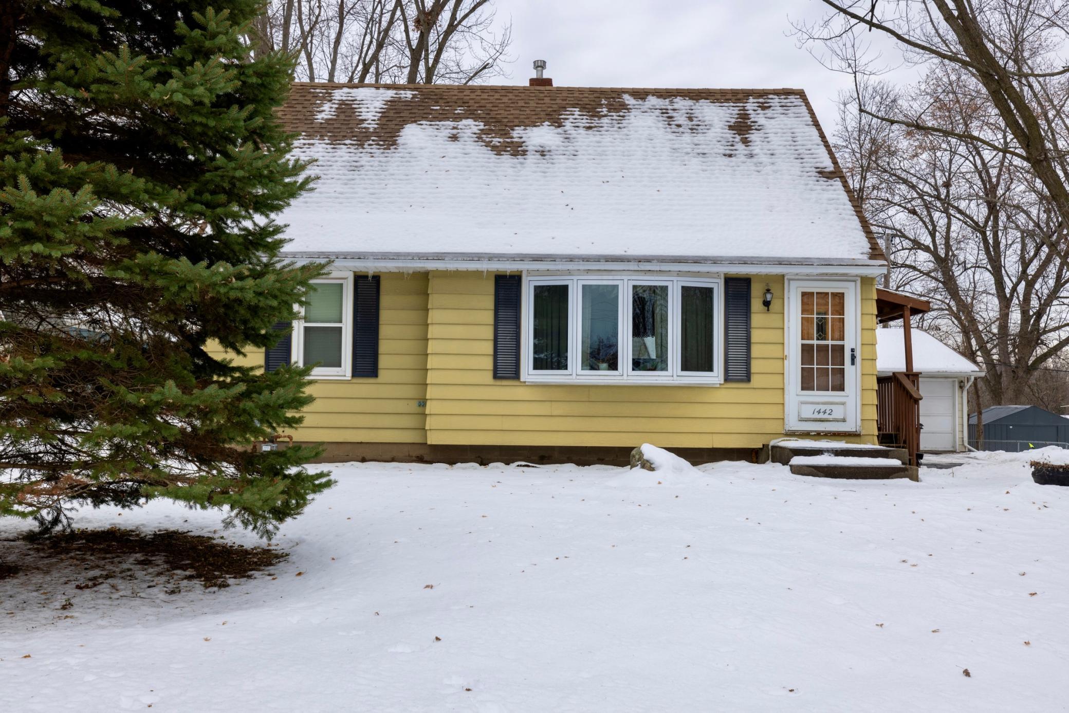 1442 Sandhurst Avenue E, Maplewood, MN, 55109