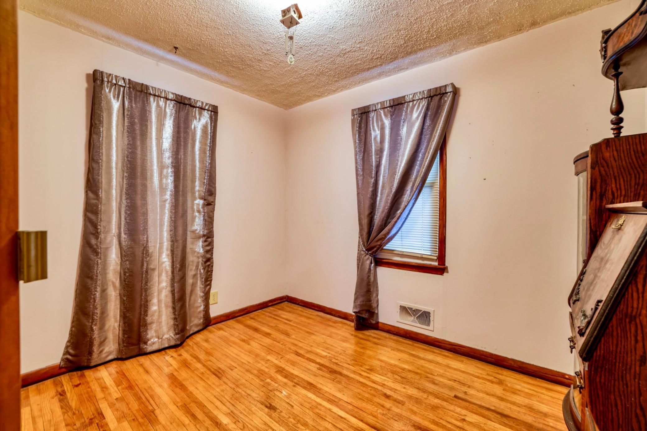 1442 Sandhurst Avenue E, Maplewood, MN, 55109