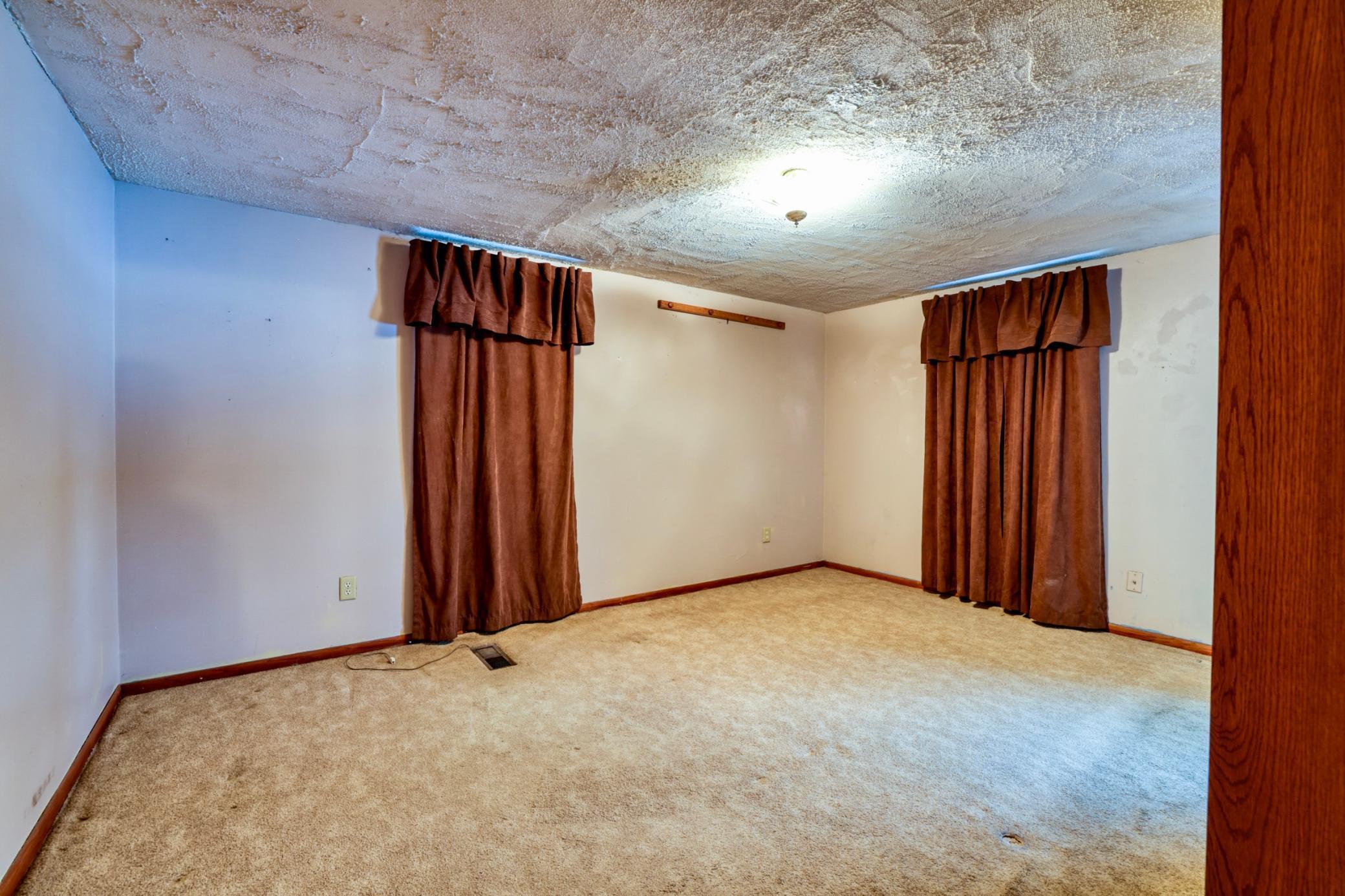 1442 Sandhurst Avenue E, Maplewood, MN, 55109