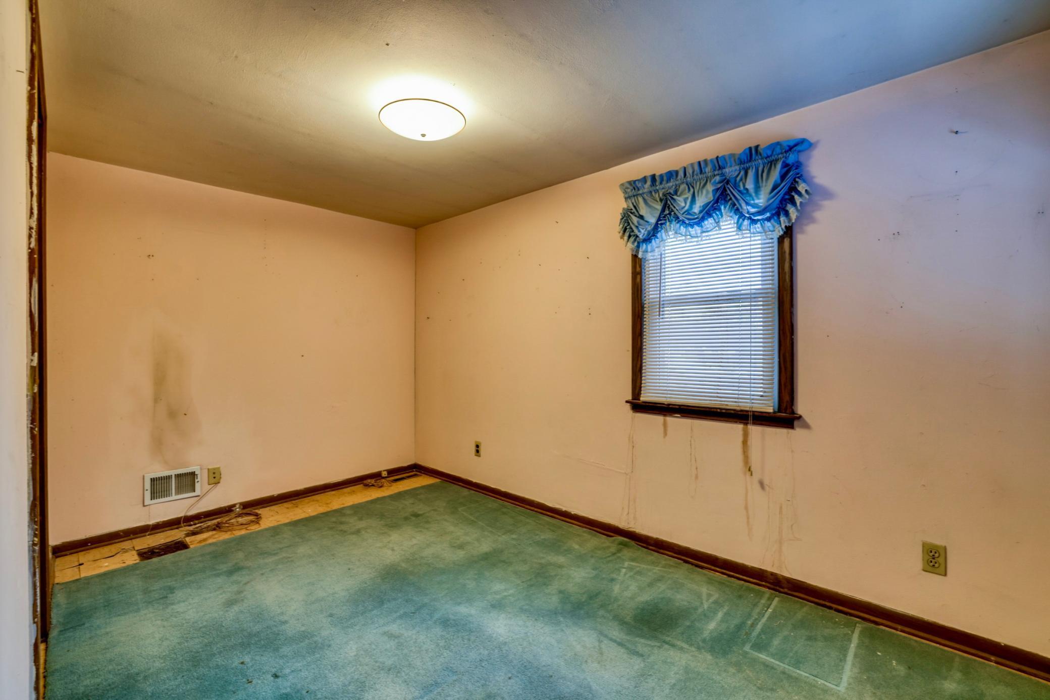 1442 Sandhurst Avenue E, Maplewood, MN, 55109