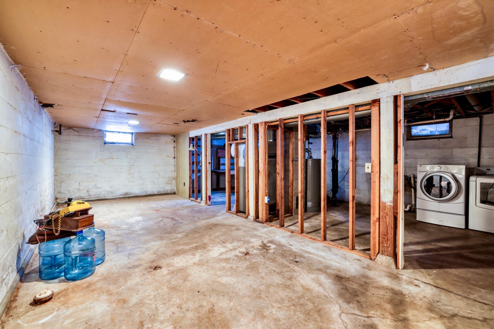 1442 Sandhurst Avenue E, Maplewood, MN, 55109