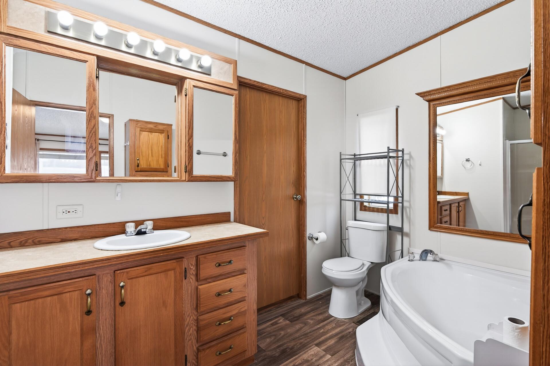 901 Hamlet Circle, Lakeville, MN, 55044