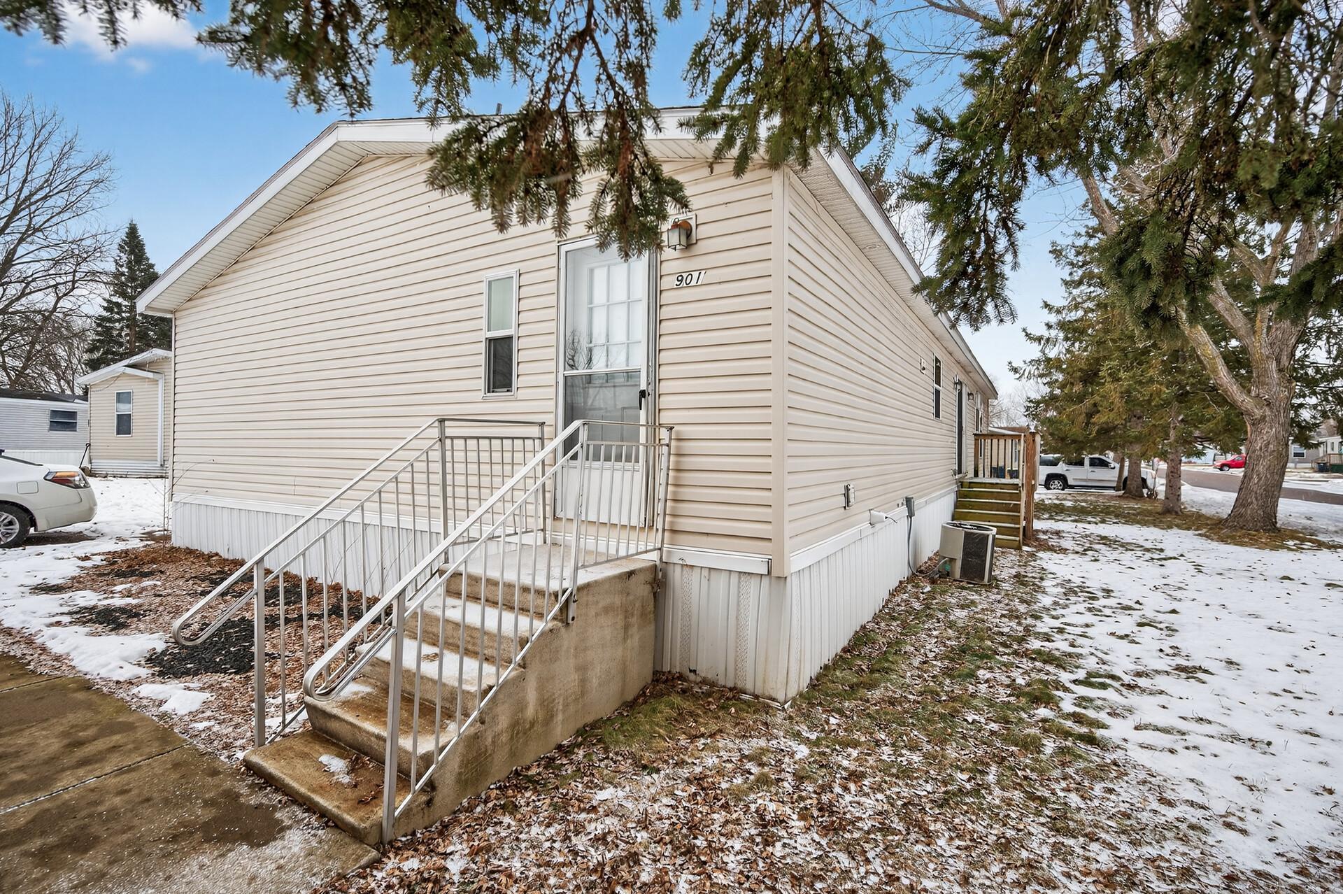 901 Hamlet Circle, Lakeville, MN, 55044