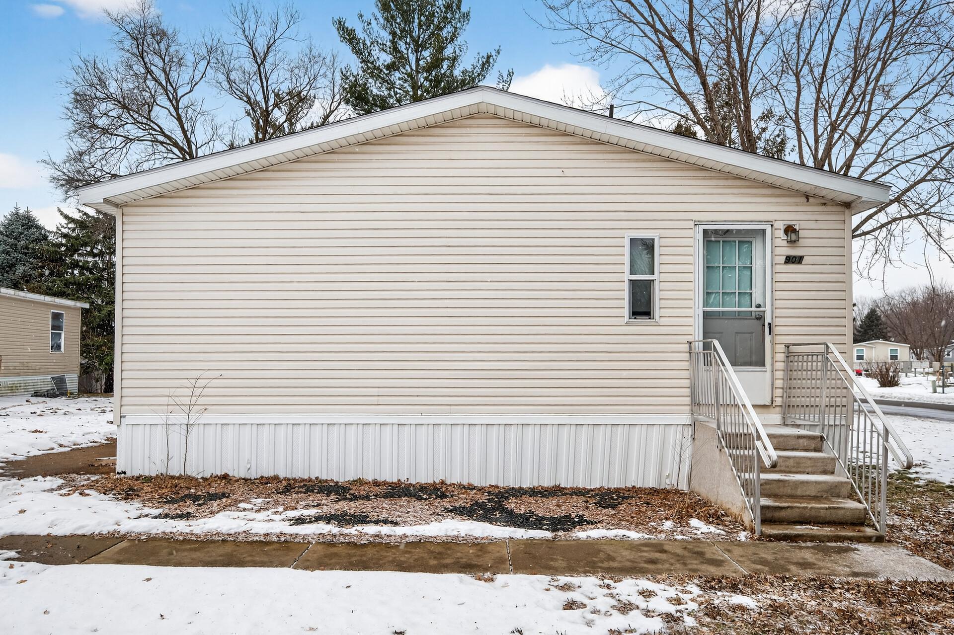 901 Hamlet Circle, Lakeville, MN, 55044