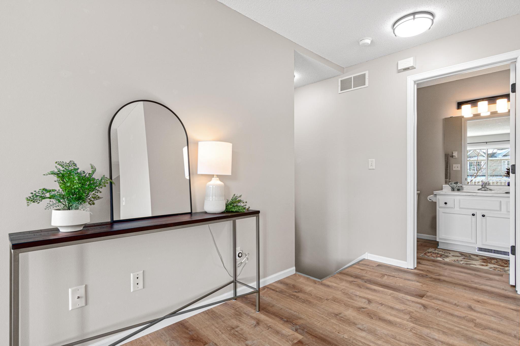 1579 County Road D E UNIT&nbsp;C, Maplewood, MN, 55109