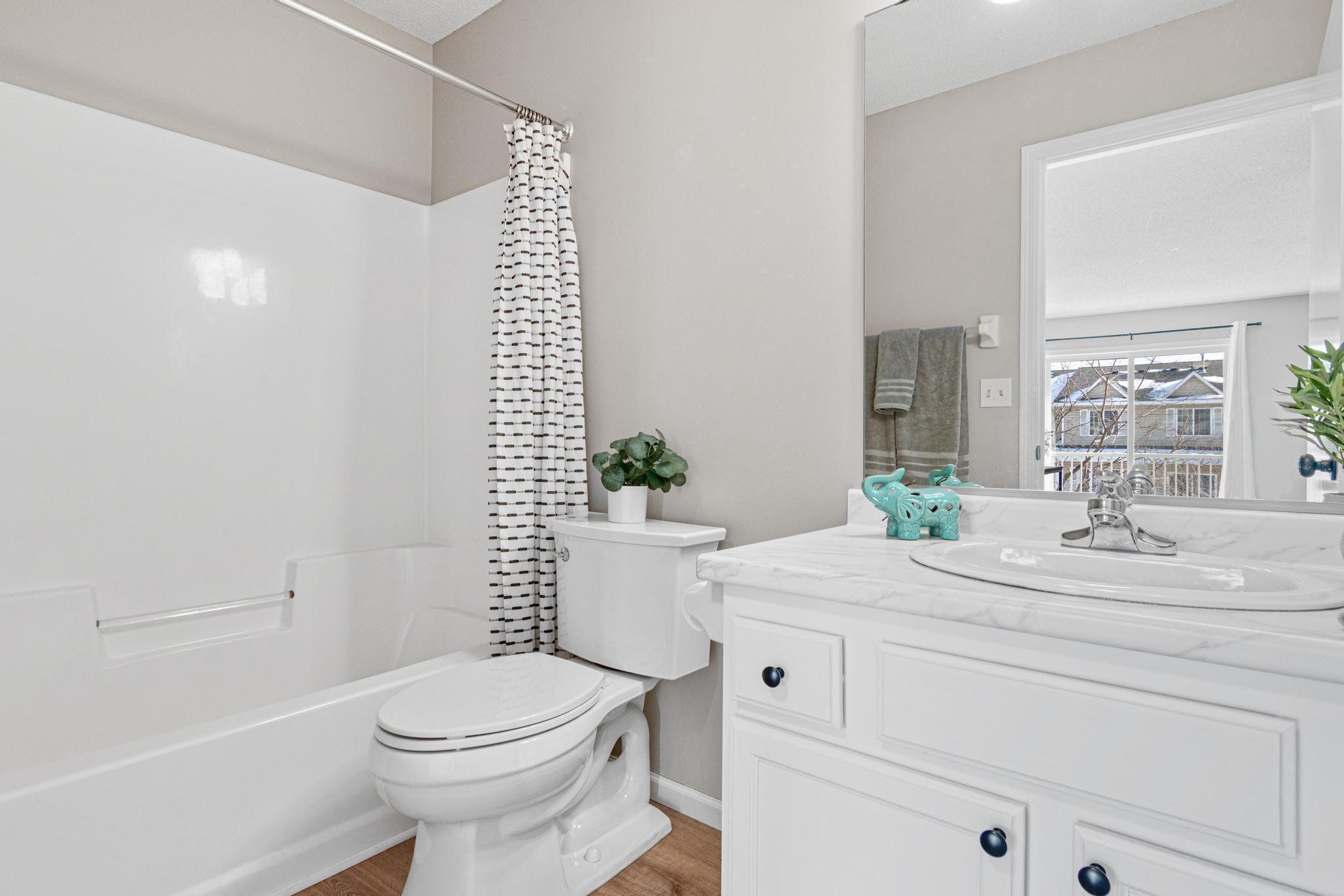 1579 County Road D E UNIT&nbsp;C, Maplewood, MN, 55109