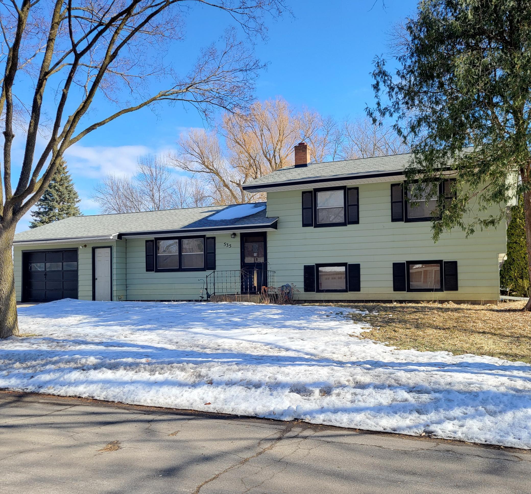 535 E Highland Park Drive NE, Hutchinson, MN, 55350