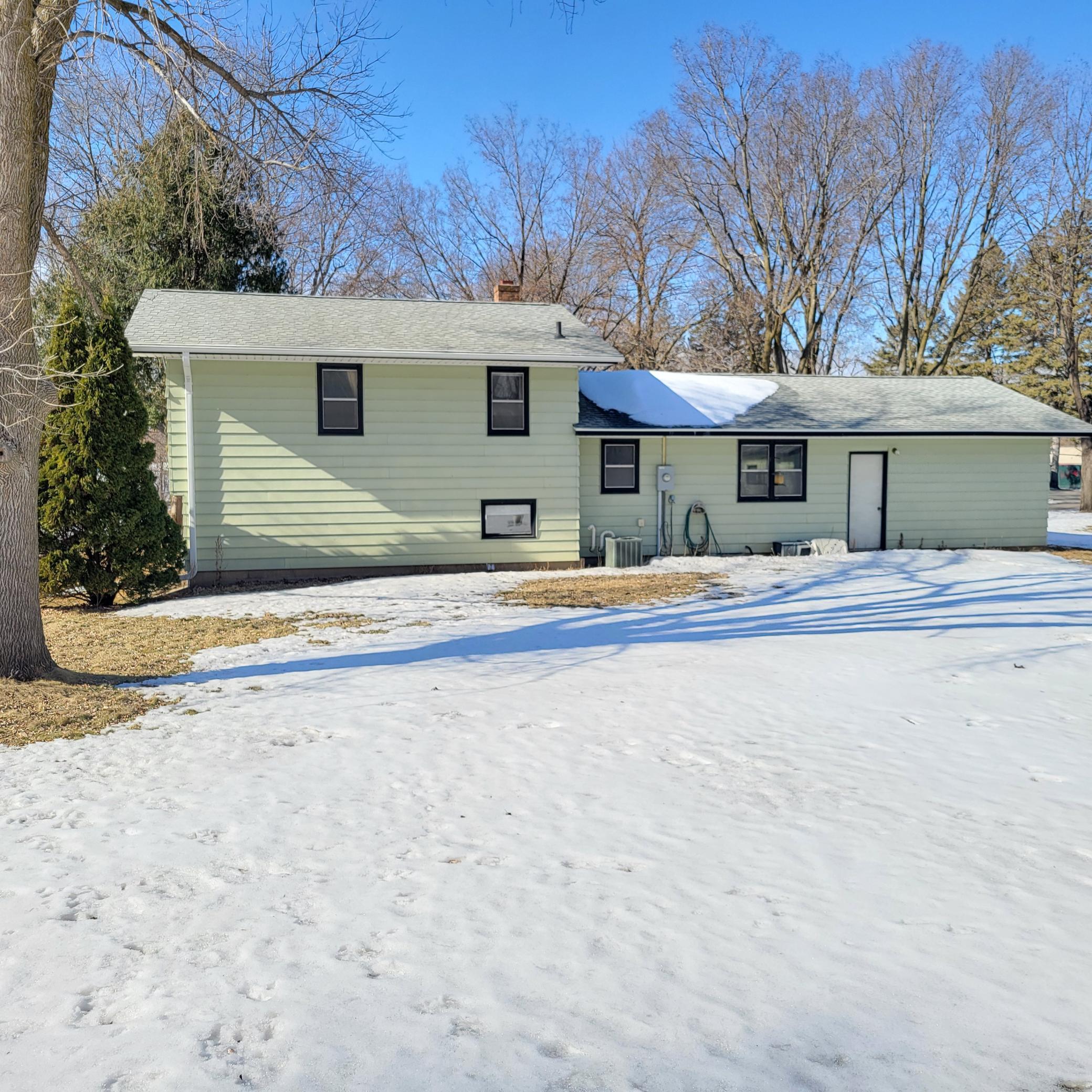 535 E Highland Park Drive NE, Hutchinson, MN, 55350