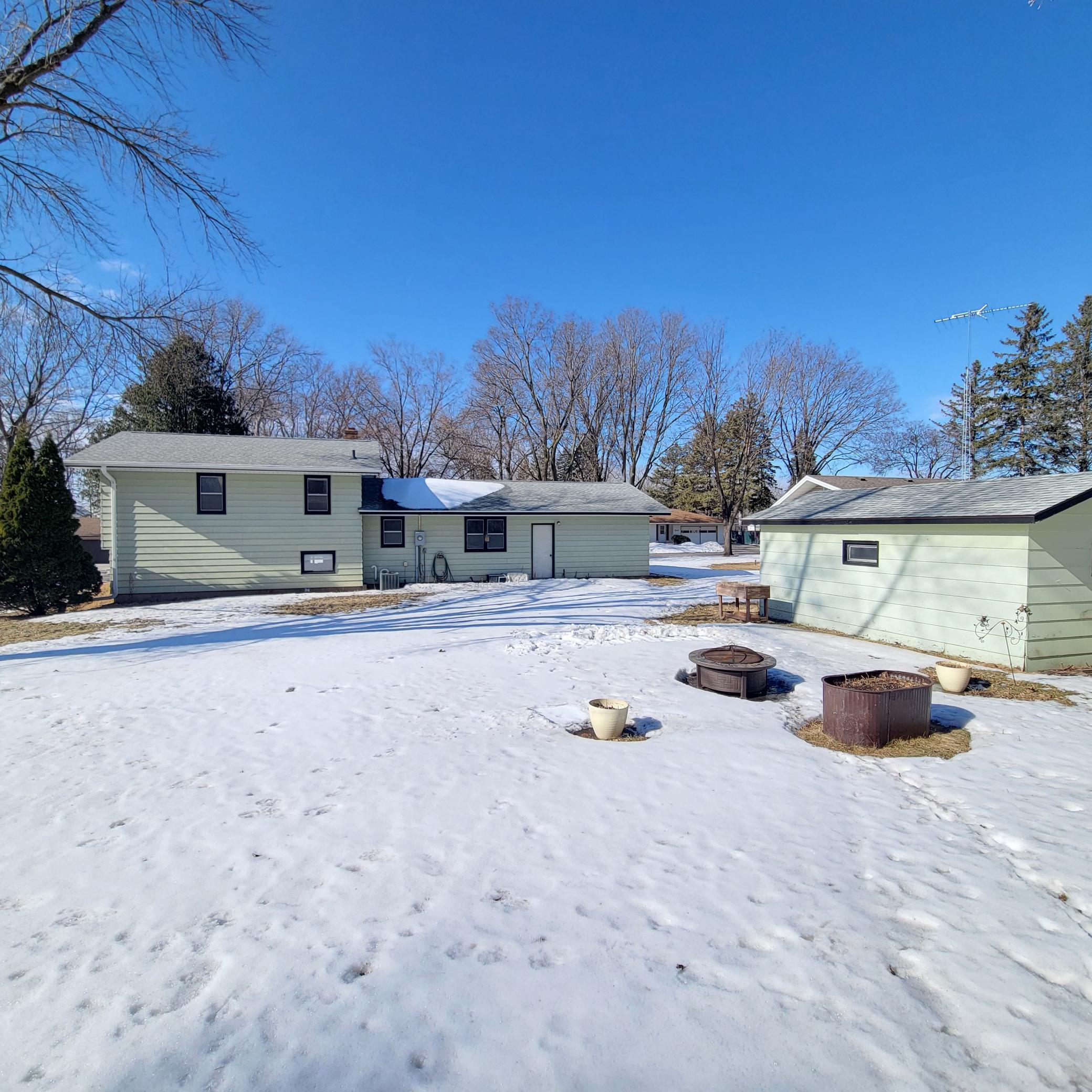 535 E Highland Park Drive NE, Hutchinson, MN, 55350