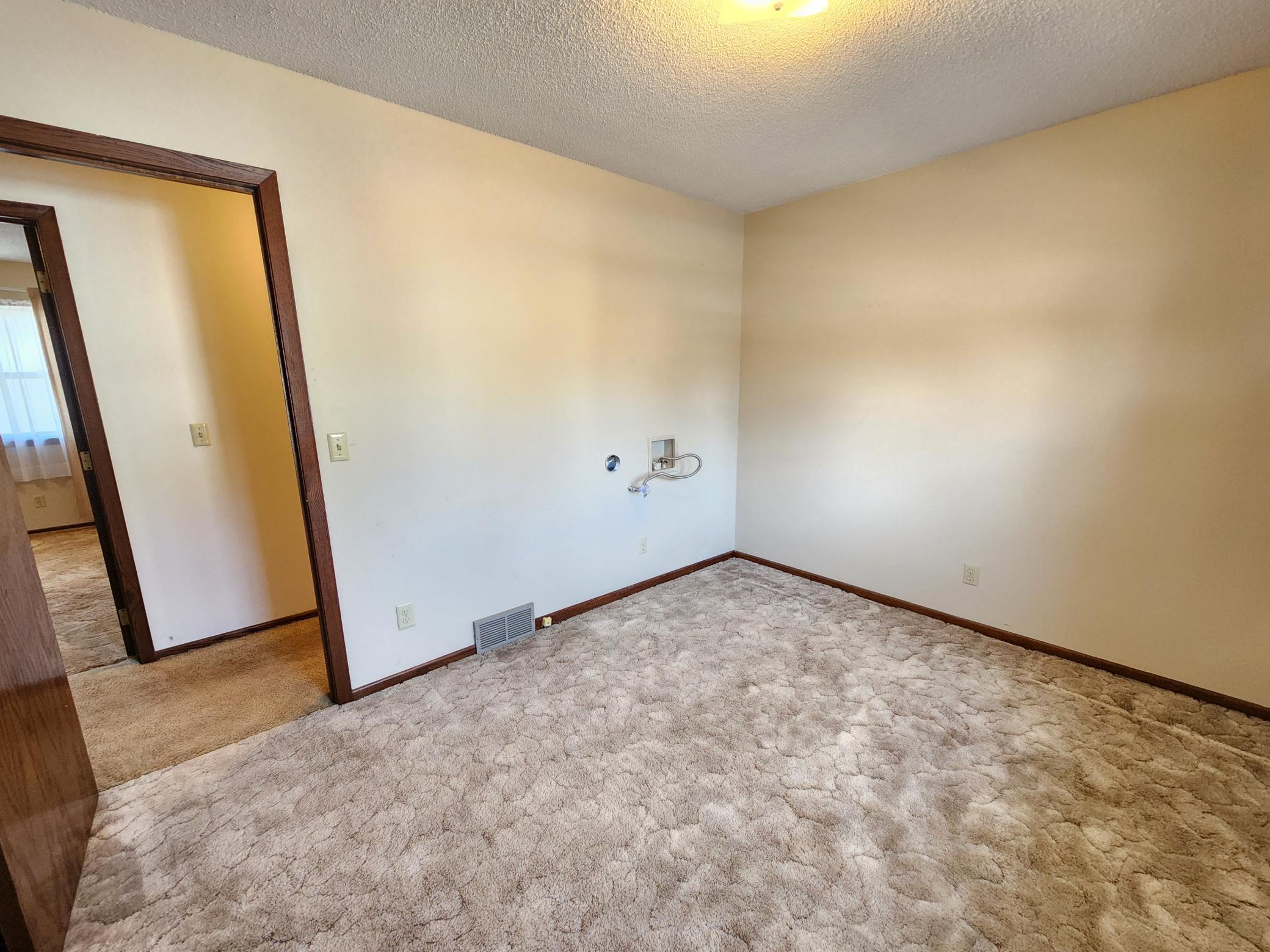 105 E Hawthorne Street, Albert Lea, MN, 56007