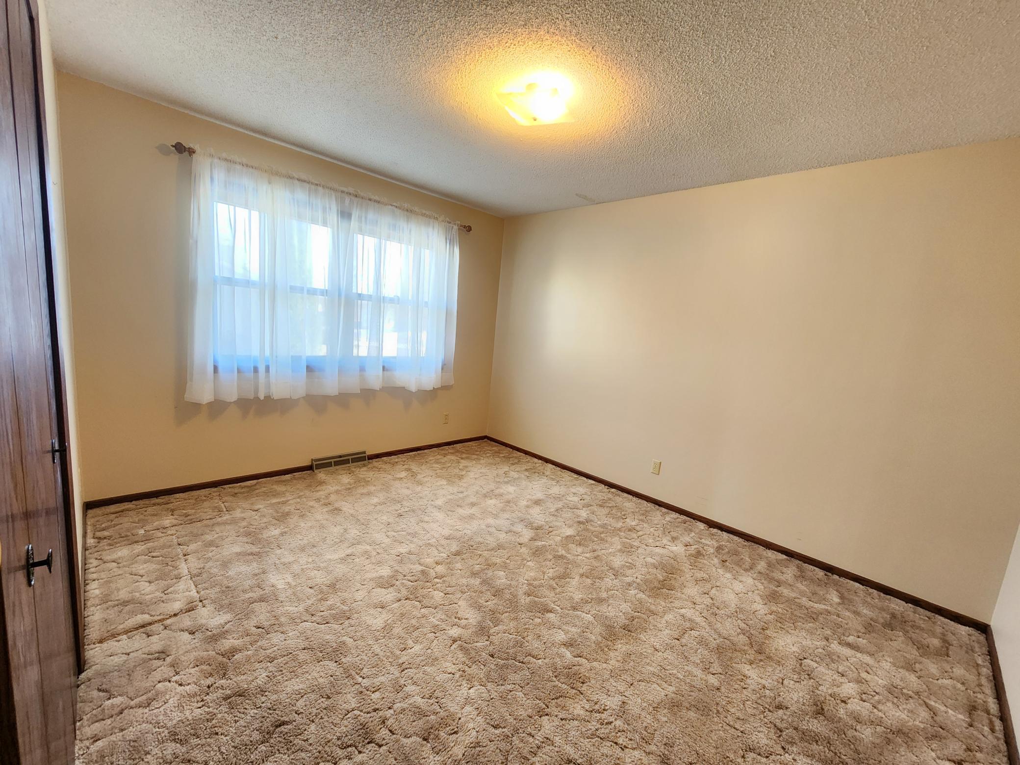 105 E Hawthorne Street, Albert Lea, MN, 56007