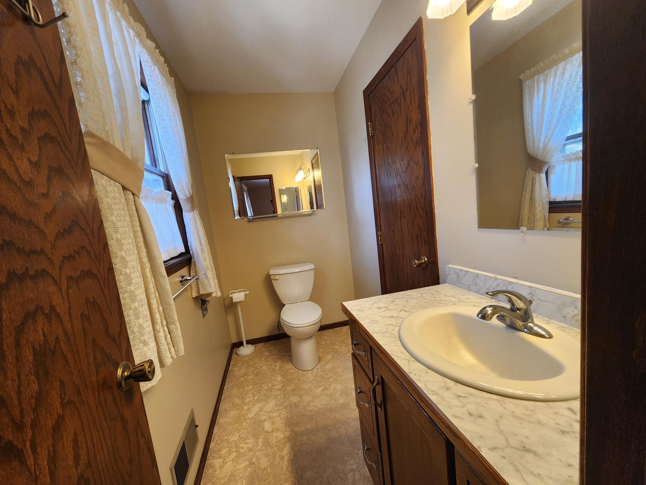 105 E Hawthorne Street, Albert Lea, MN, 56007