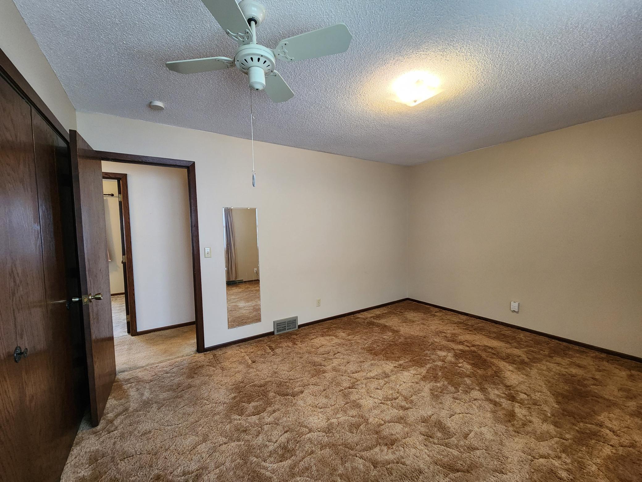 105 E Hawthorne Street, Albert Lea, MN, 56007