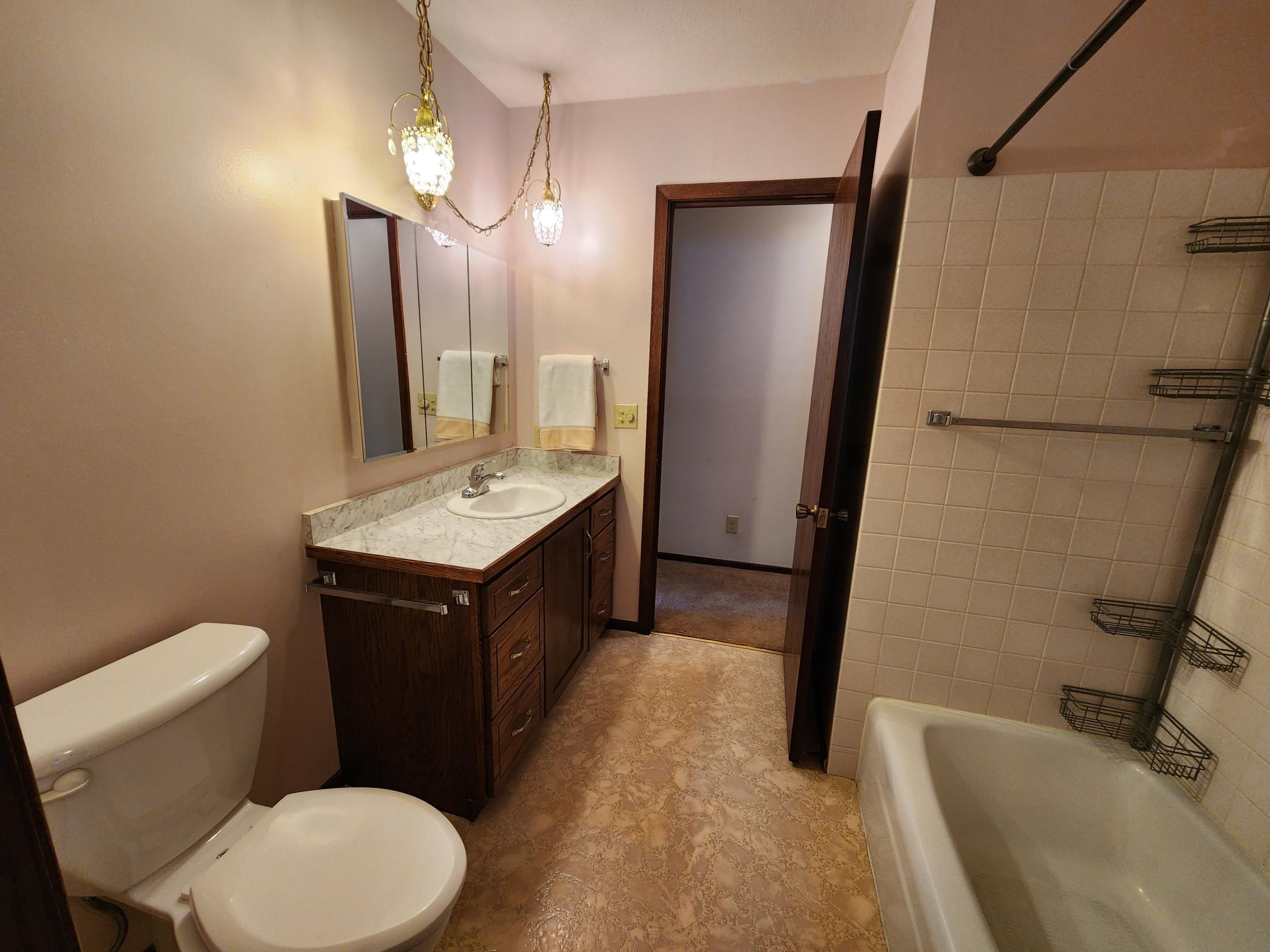 105 E Hawthorne Street, Albert Lea, MN, 56007