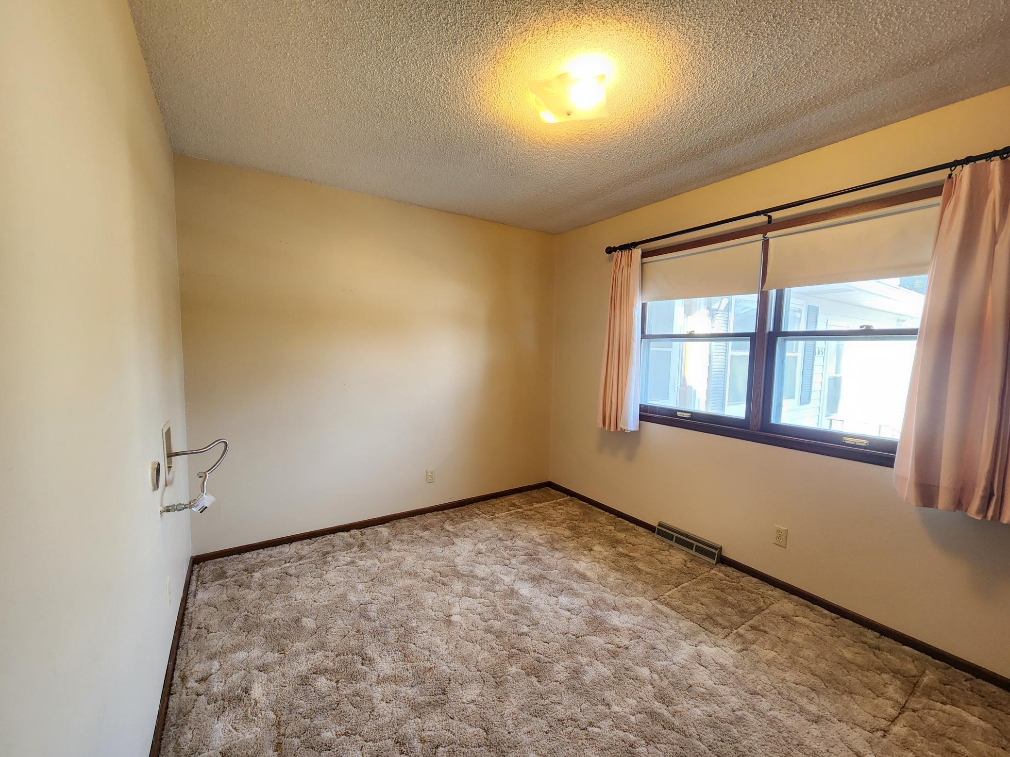 105 E Hawthorne Street, Albert Lea, MN, 56007