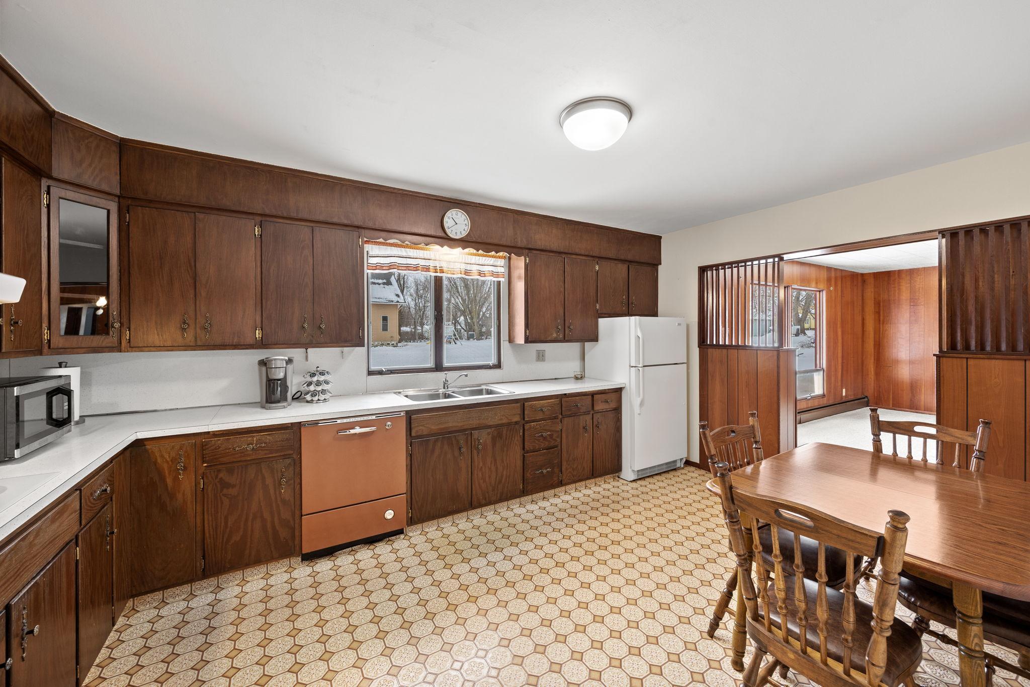 111 George Avenue E, Winsted, MN, 55395