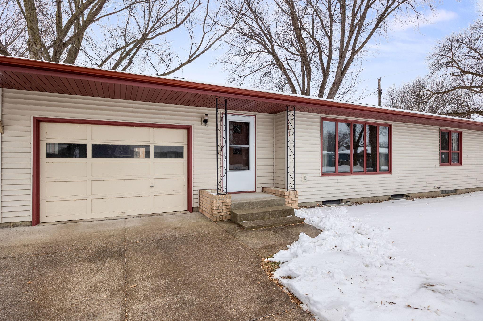 111 George Avenue E, Winsted, MN, 55395