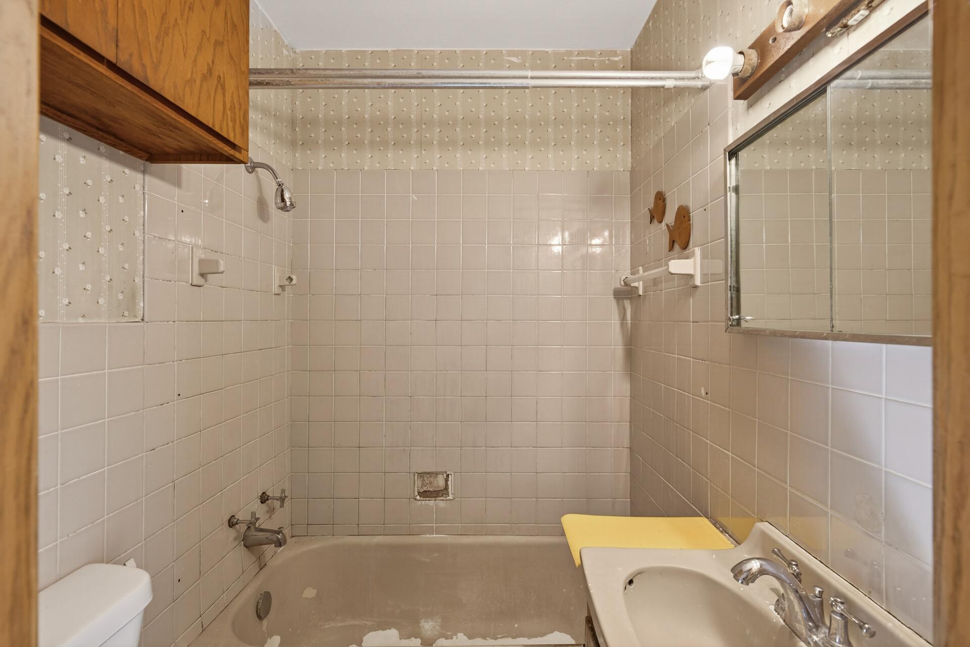 1102 Jenks Avenue, Saint Paul, MN, 55106