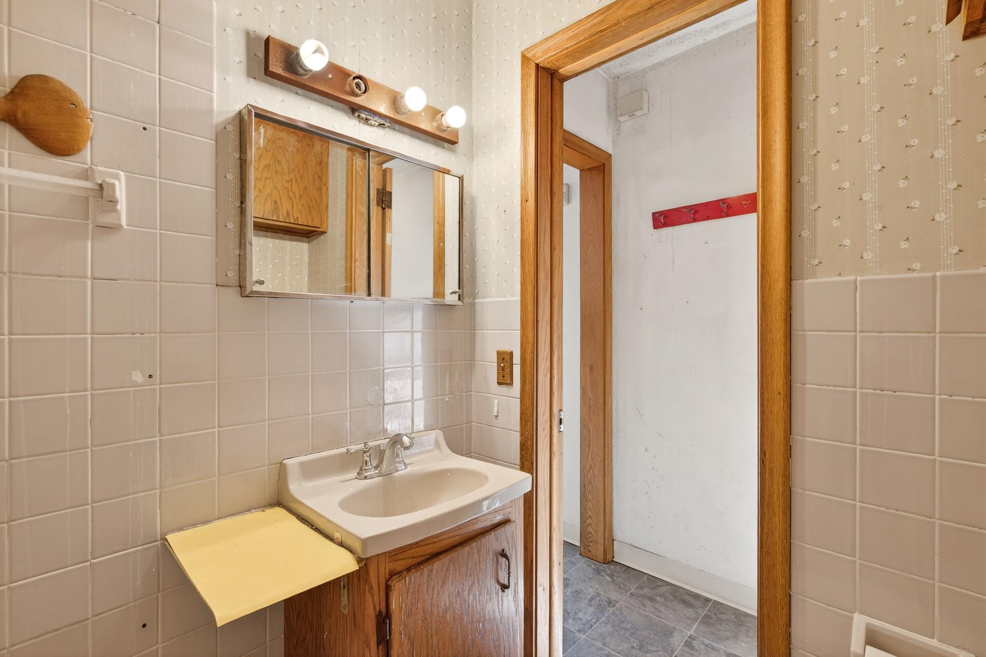 1102 Jenks Avenue, Saint Paul, MN, 55106