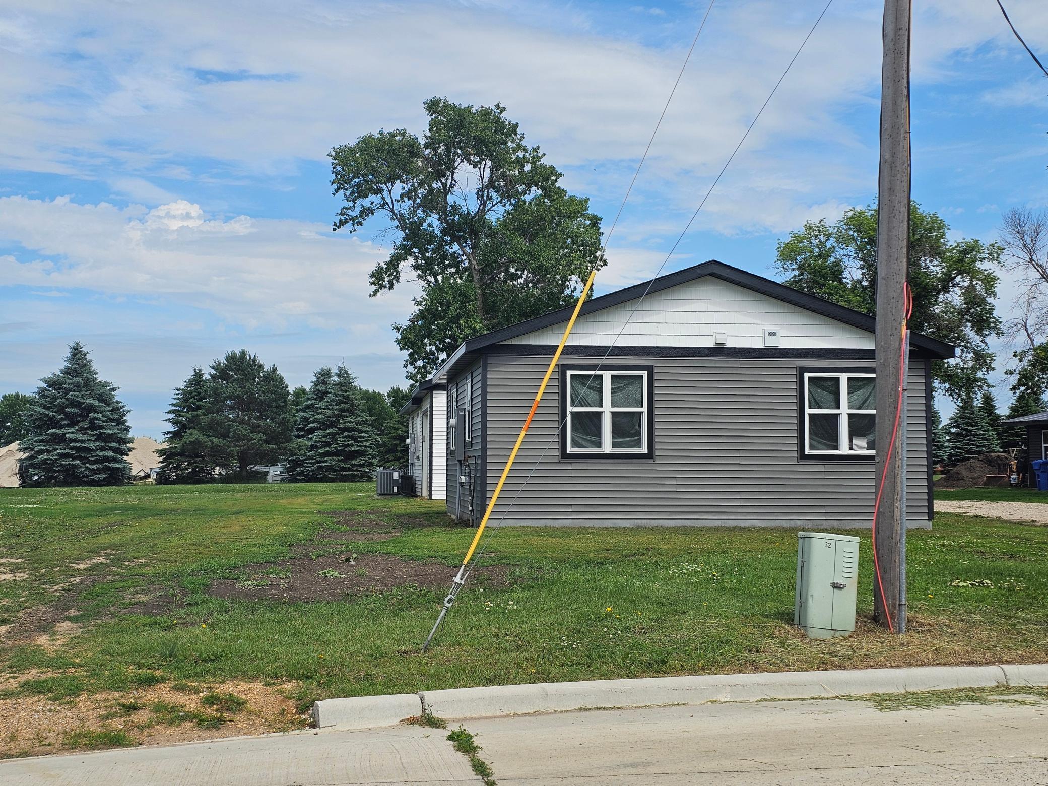 201 10th Avenue SE, Pipestone, MN, 56164