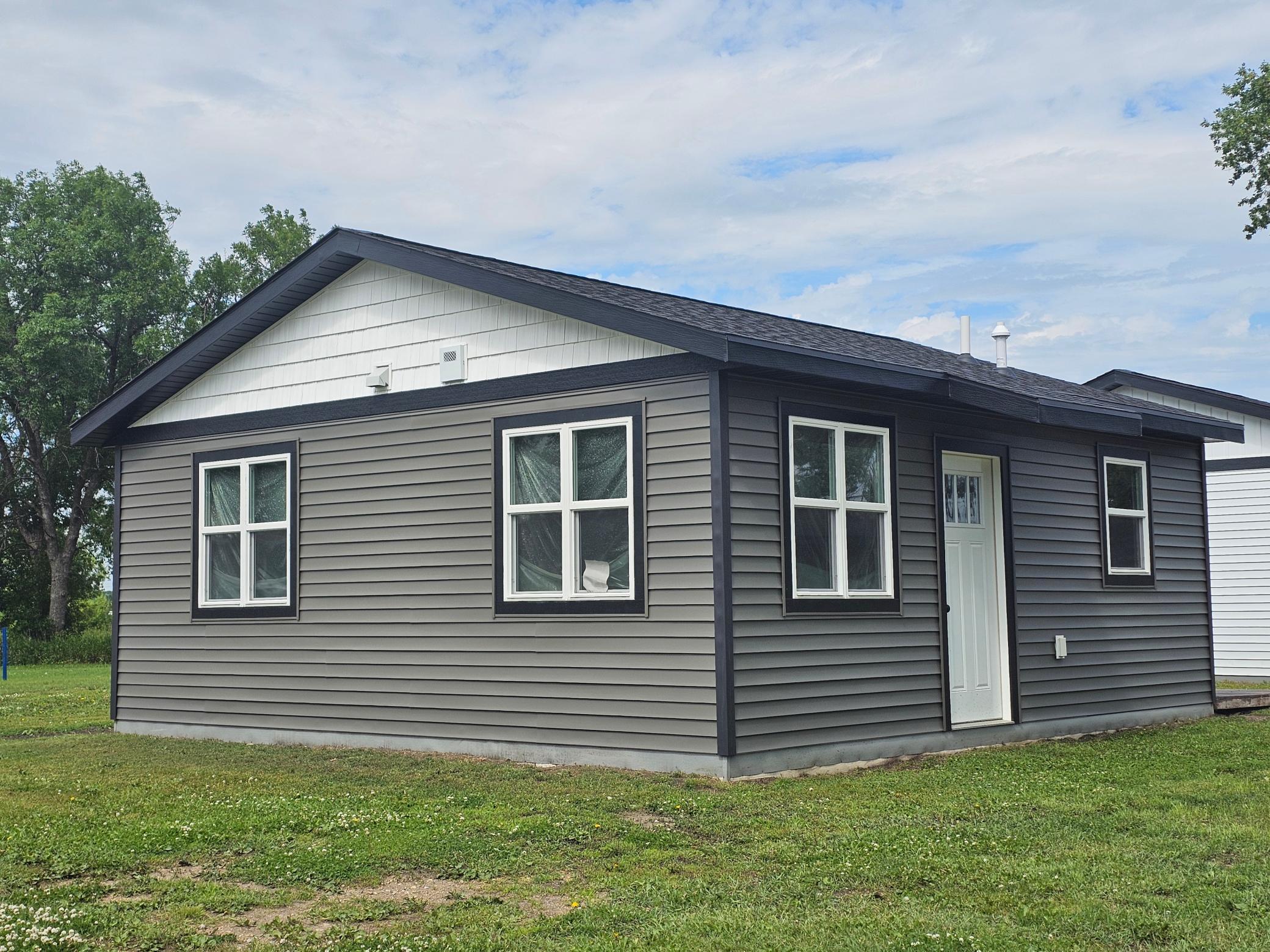 201 10th Avenue SE, Pipestone, MN, 56164