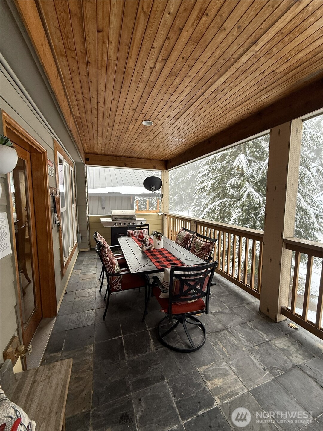 MLS #NWM2461672 image #0