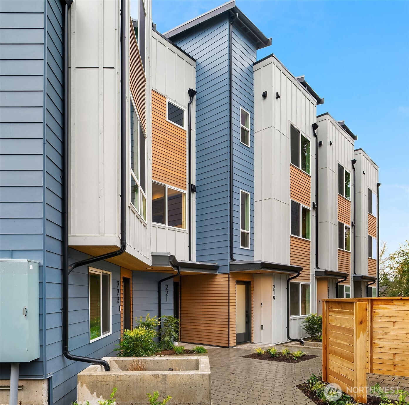 MLS #NWM2469835 image #0