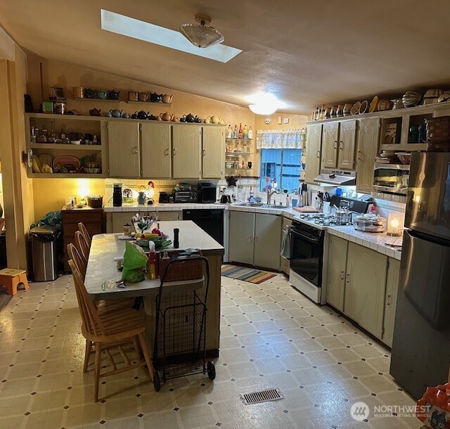 MLS #NWM2469943 image #15