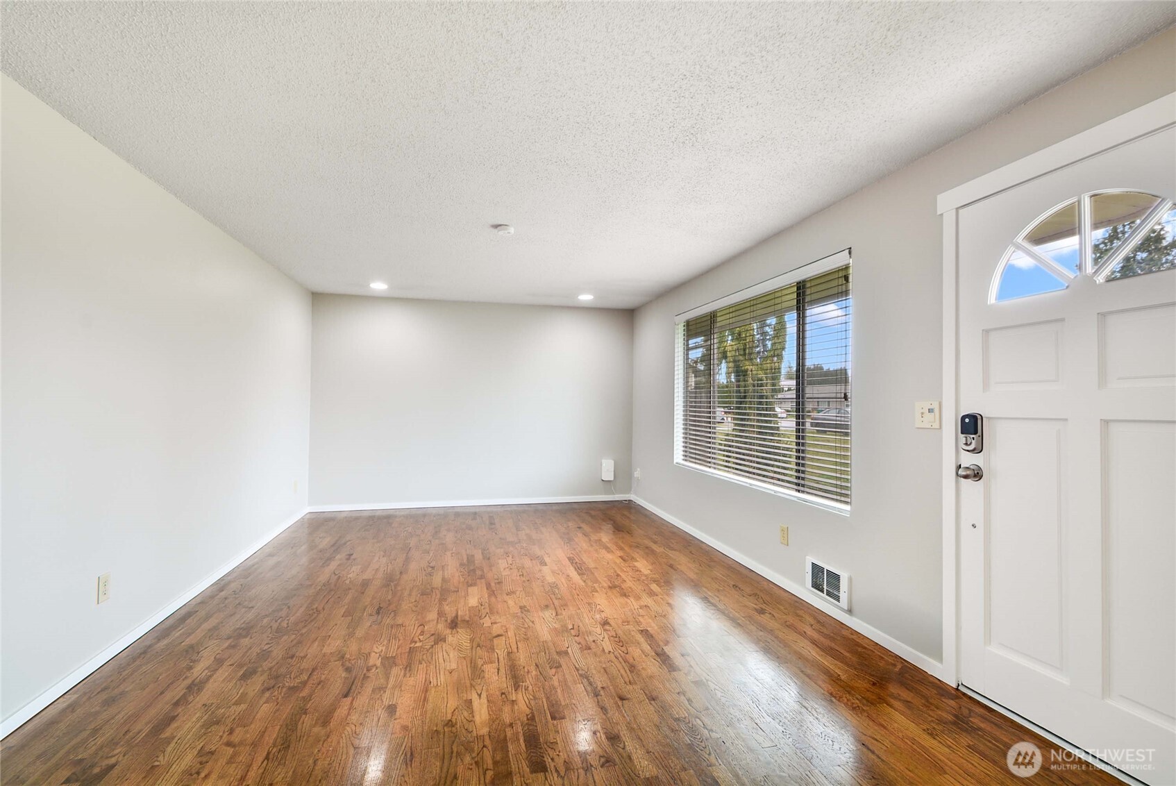 MLS #NWM2496268 image #4