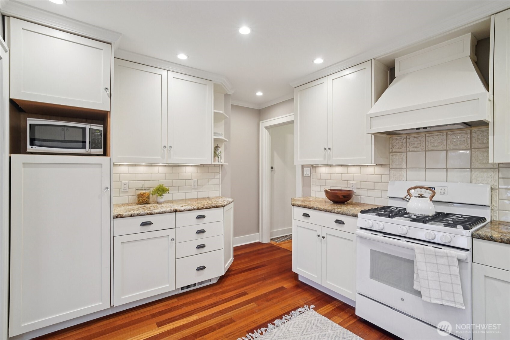 MLS #NWM2500579 image #8