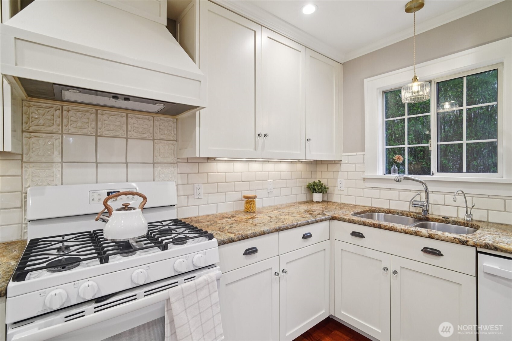 MLS #NWM2500579 image #9