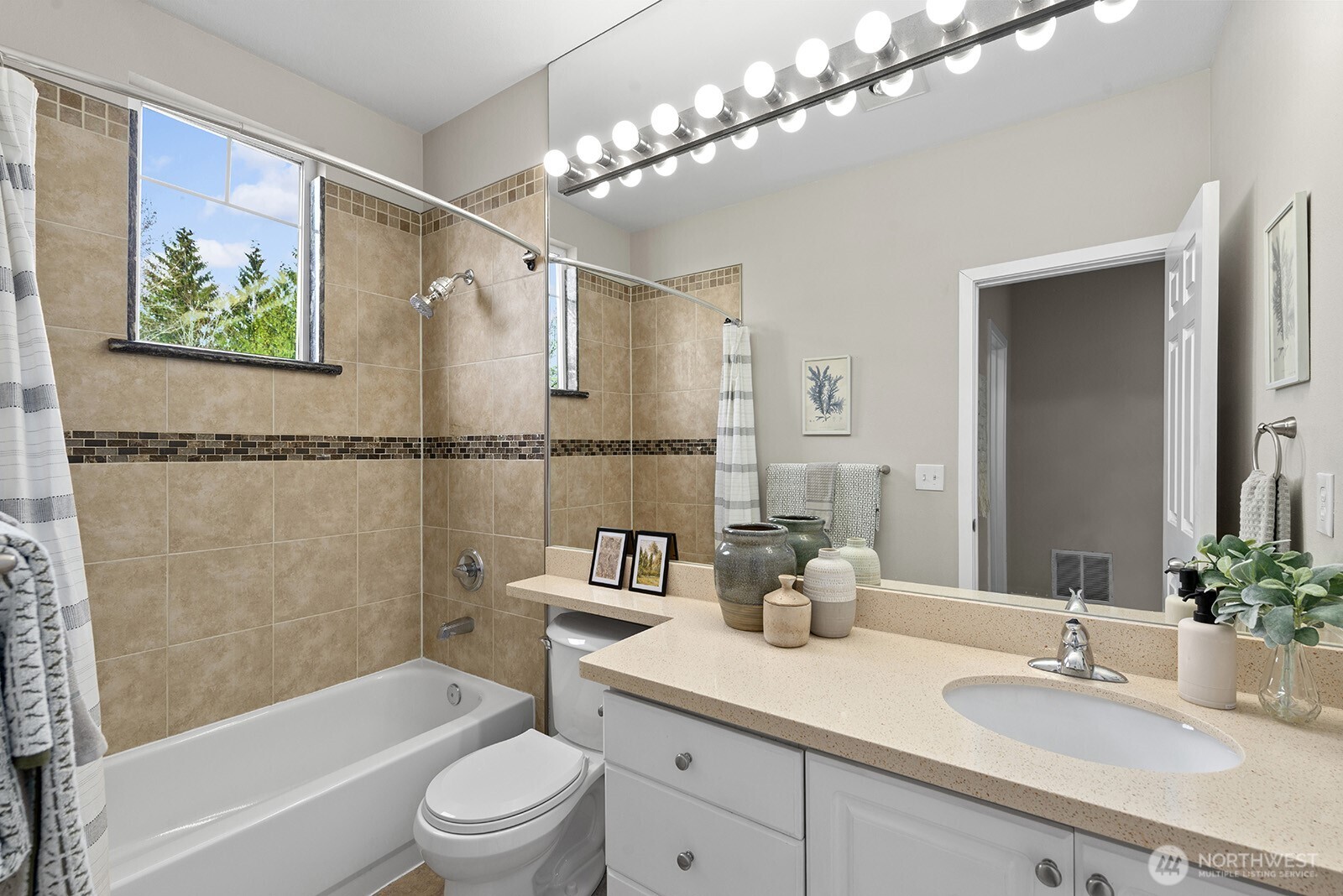 MLS #NWM2500679 image #4