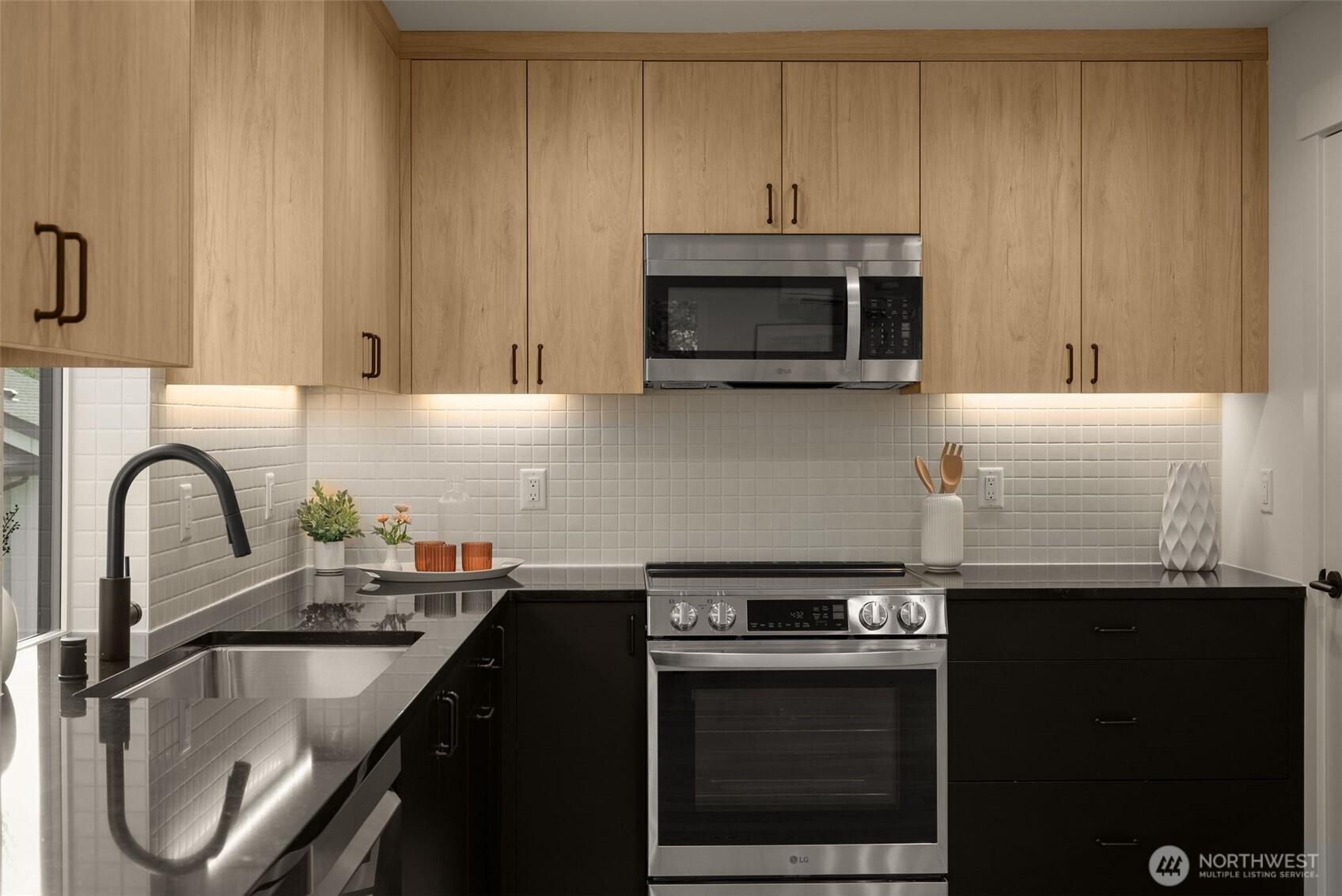 MLS #NWM2500846 image #12