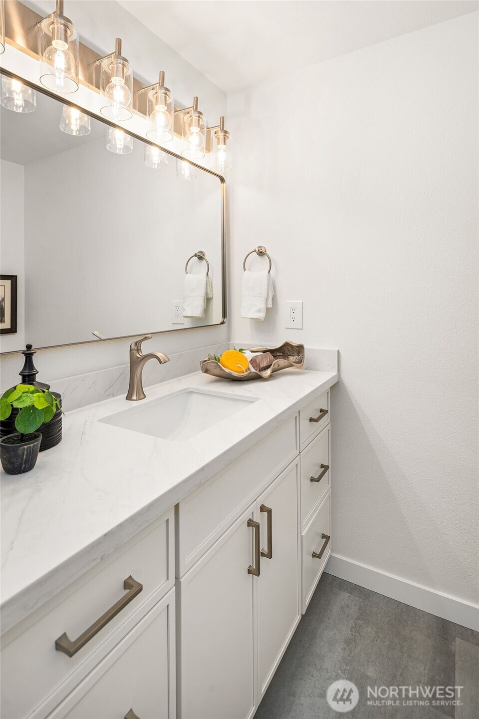 MLS #NWM2501021 image #21