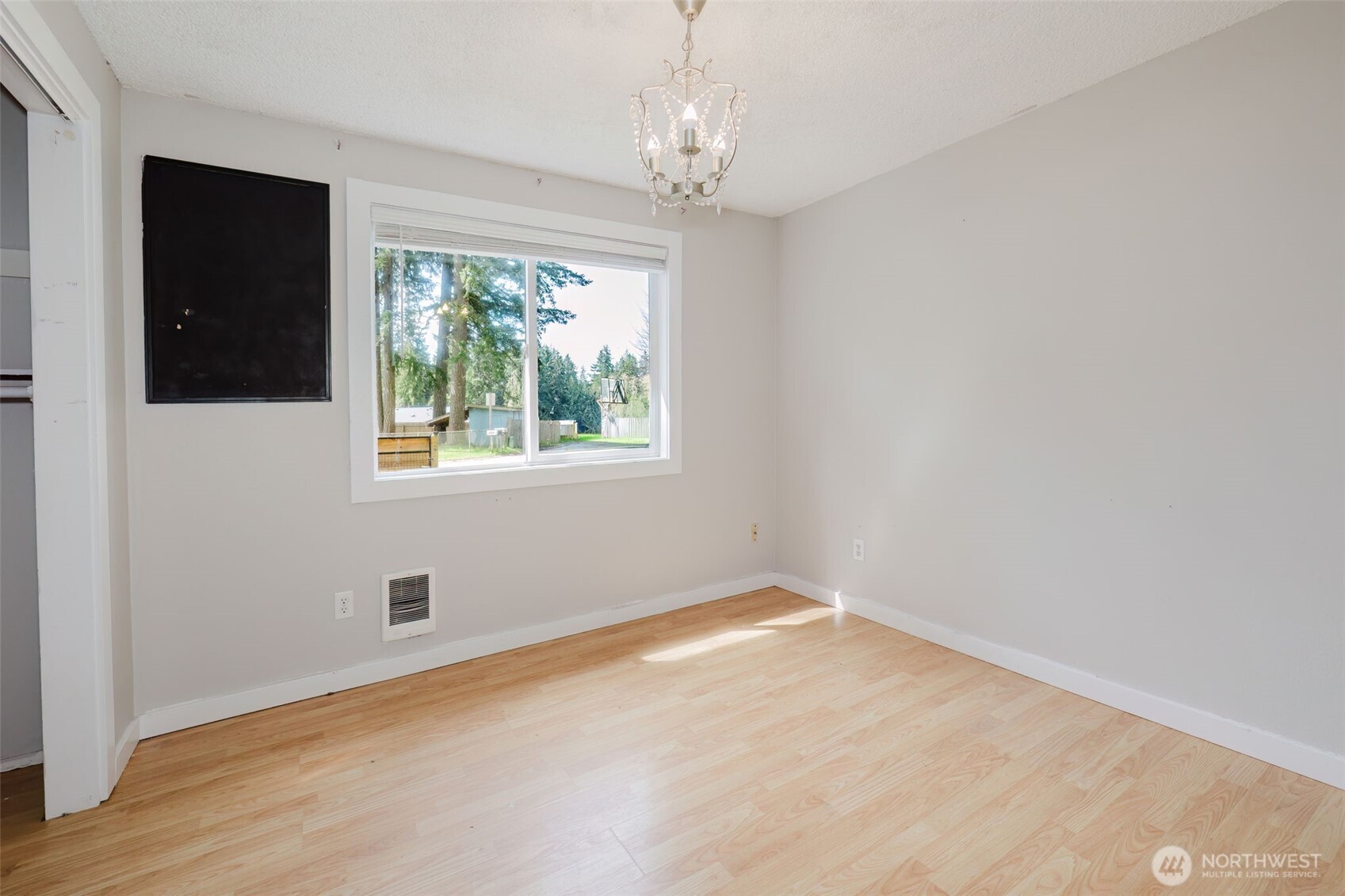 MLS #NWM2501042 image #15