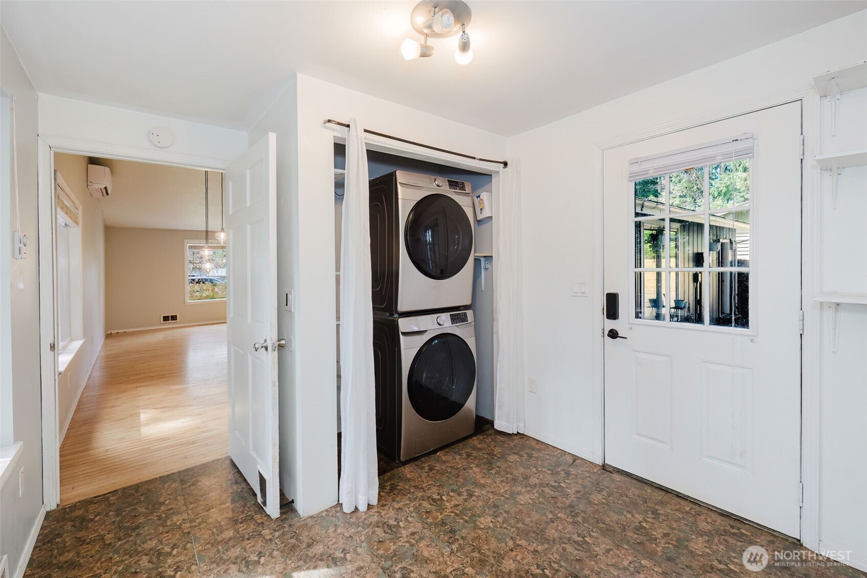 MLS #NWM2501042 image #9