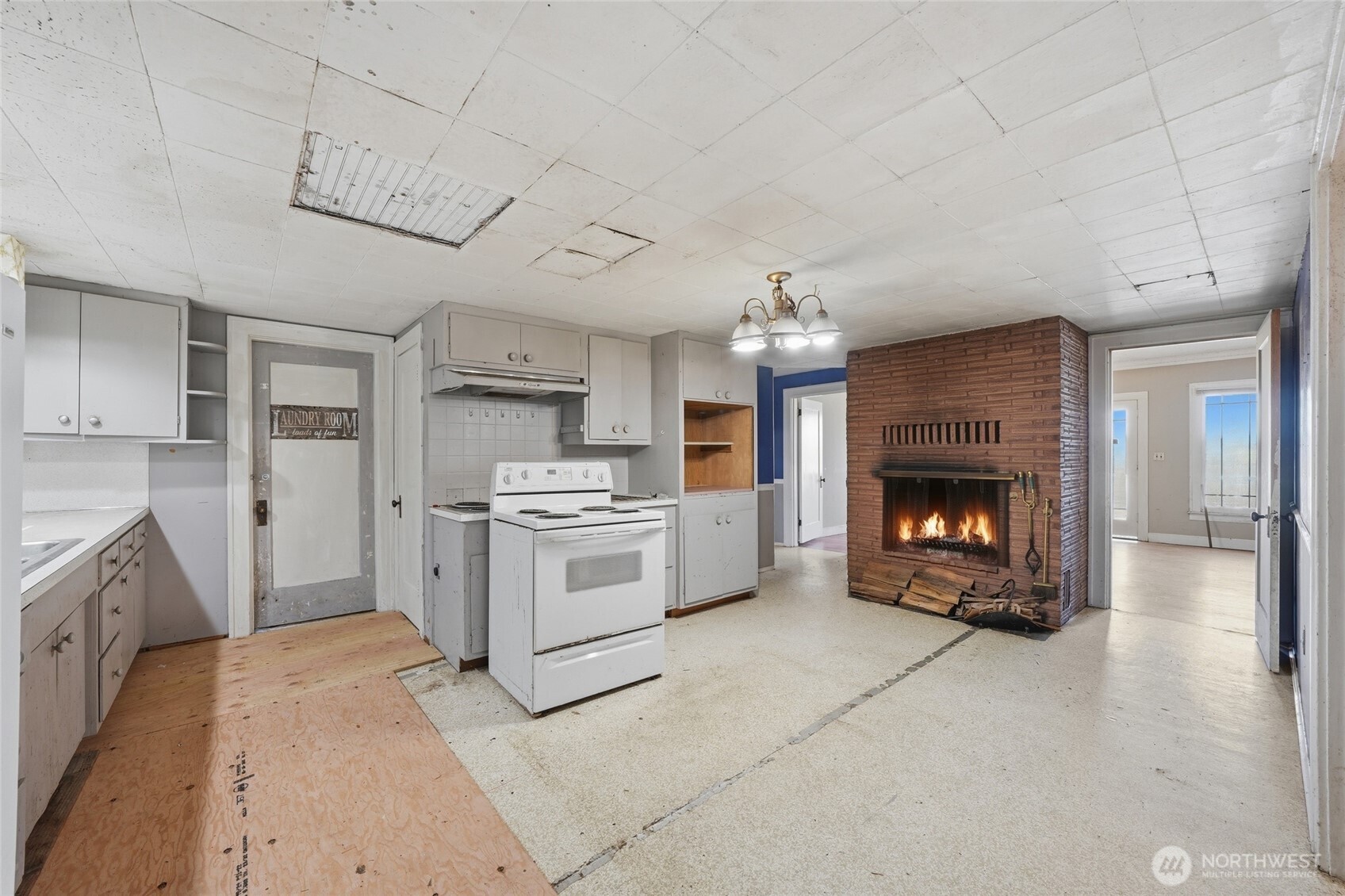 MLS #NWM2501061 image #10