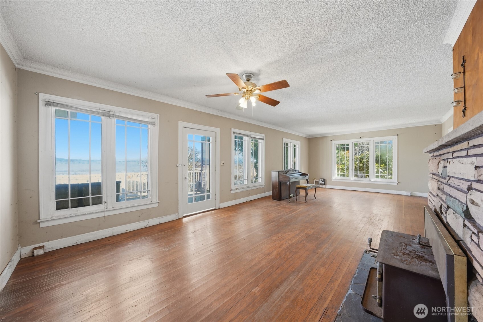 MLS #NWM2501061 image #5