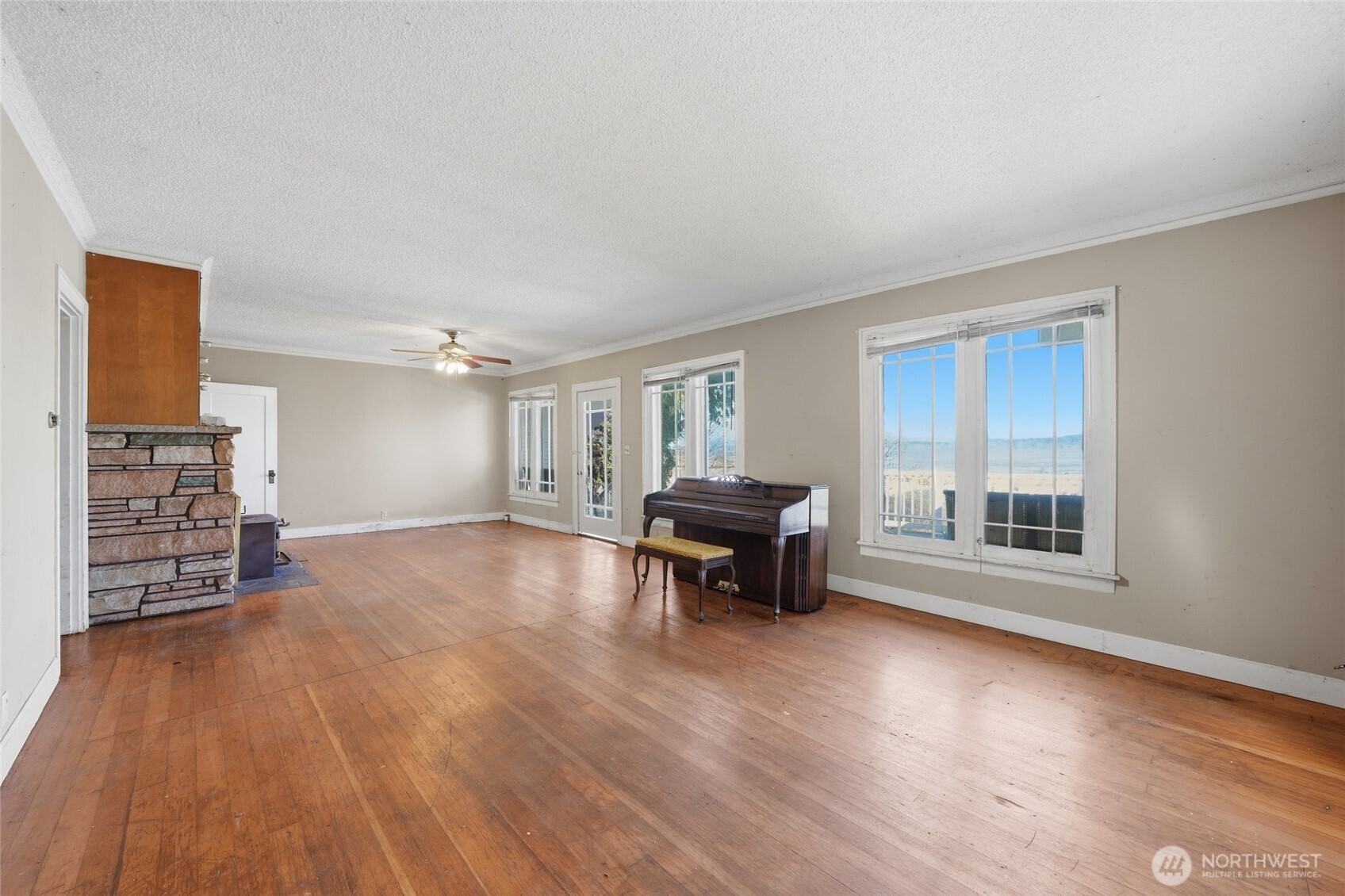 MLS #NWM2501061 image #7