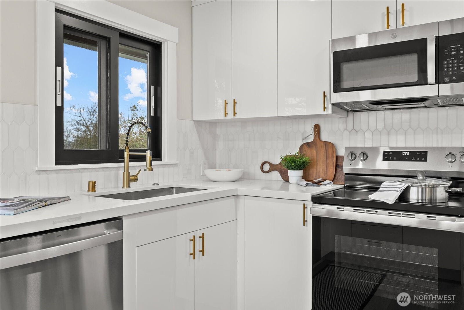 MLS #NWM2501072 image #7