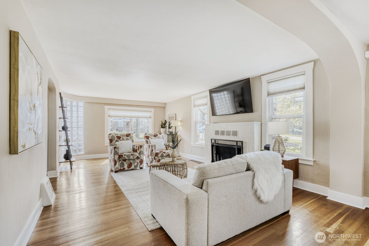 MLS #NWM2501095 image #4