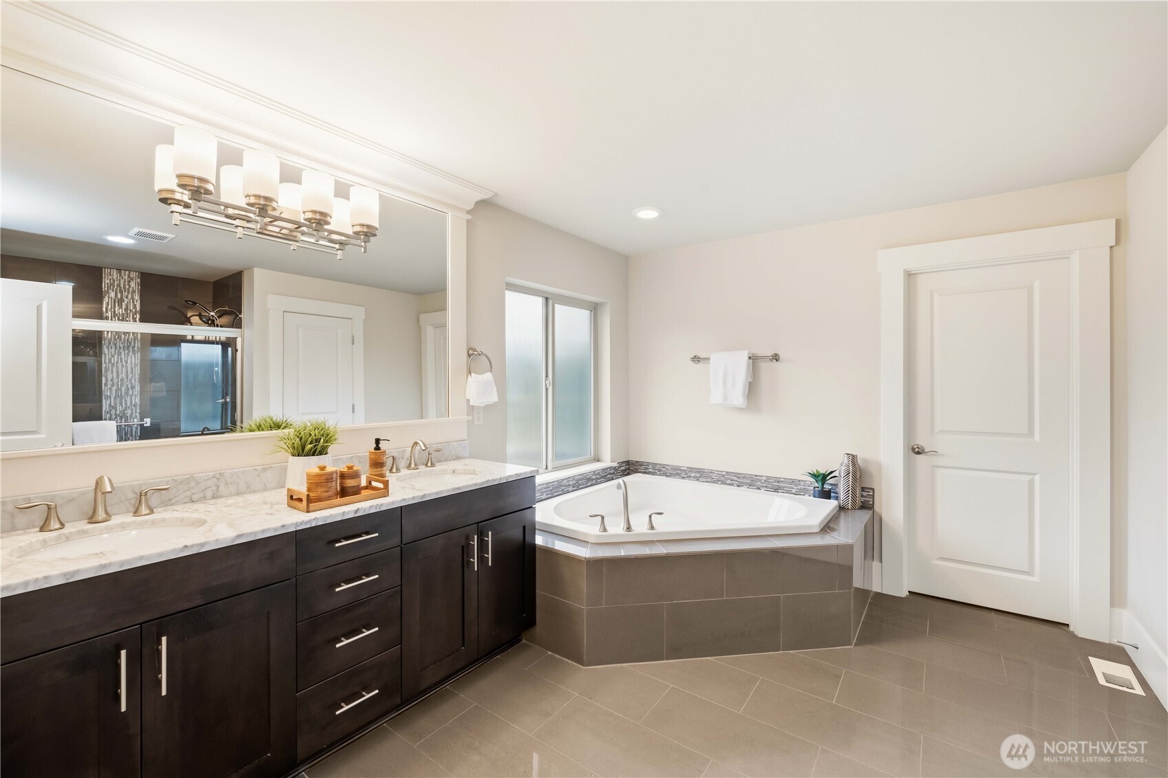 MLS #NWM2501189 image #22